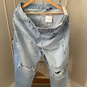 American Eagle Curvy distressed jeans